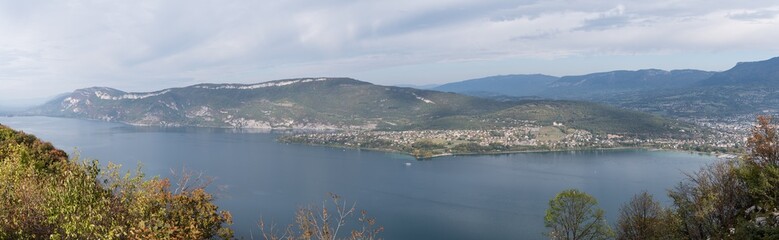 Fototapeta na wymiar Panorama du lac du Bourget
