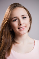Naklejka premium face of a beautiful young girl with a clean fresh face close up