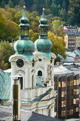Die Kirche  St. Maria Magdalena in der Altstadt von Karlovy Vary in Tschechien