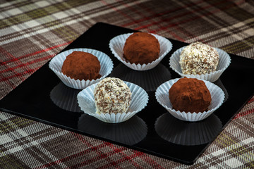 round cakes