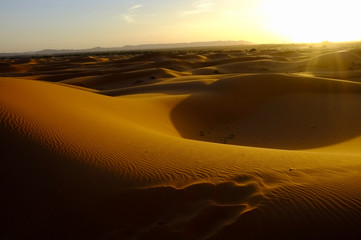 Fototapeta na wymiar Sunset at Sahara desert