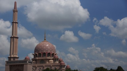 Fototapeta na wymiar Putra Mosque in Putrajaya