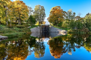 Fototapeta premium Beautiful autumn view of a lock gate in Sweden