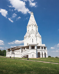 Fototapeta na wymiar Church of the Ascension in The Moscow Museum-Reserve Kolomenskoye