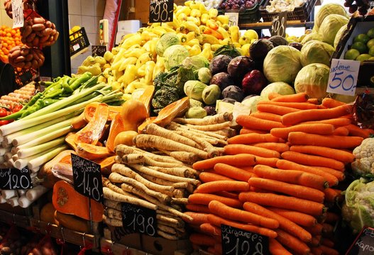 Tienda de hortalizas y frutas en Budapest (Hungr&iacute;a).