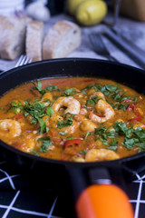 Gambas al Ajillo con tomate