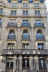 Fototapeta na wymiar Immeuble haussmannien àParis, France