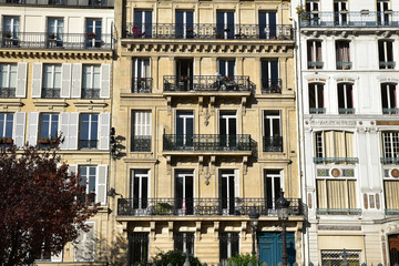 Fototapeta na wymiar Immeubles parisiens, France
