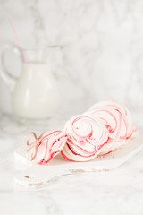 Słodkie bezy z mlekiem 