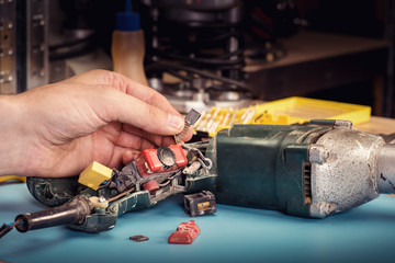 repair of power tools in the service center