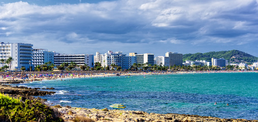 Fototapeta premium Himmel Cala Millor Bucht Stadt Mittelmeer