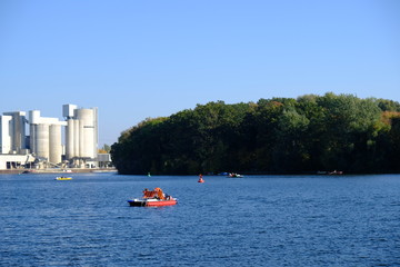 Fototapeta na wymiar boat with lake