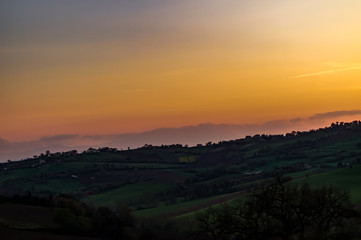 Fototapeta premium Paesaggio rurale marchigiano al tramonto
