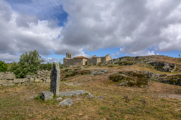 vista de las ruinas del pueblo hist&oacute;rico de Castelo Mendo en Portugal