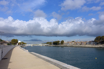 Fototapeta na wymiar le Rhone à Arles