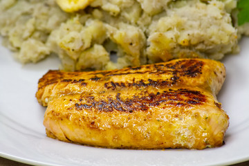 pavé de saumon et purée de bananes