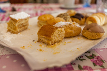 Pastries of various types just prepared, ready to be eaten