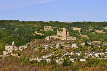 Fototapeta na wymiar Vue plongeante sur Najac (12270), département de l'Aveyron en région Occitanie, France 
