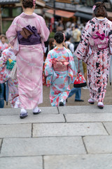 Obraz premium Girls in geisha costume taking a selfie