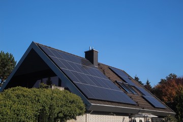 Solar Anlage Photovoltaik Paneele, Konzept Kosten, Eigenverbrauch, Stromerzeugung