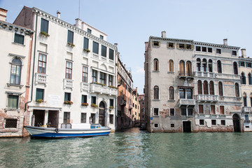 Fototapeta na wymiar ancient streets of Venice