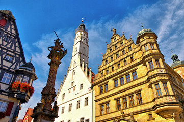 Fototapeta na wymiar Rothenburg Rathaus und Rathausturm - Rothenburg town hall and white tower