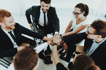 Collective Work Full-fledged People and Disabled.