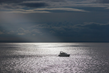 Naklejka premium lonely yacht in the sun on the sea Yachting theme