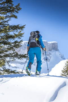 &Ouml;sterreich, Allg&auml;u, Kleinwalsertal, Ifen, Frau bei Skitour zum Hohen Ifen