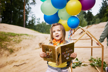 Kids reading sand park
