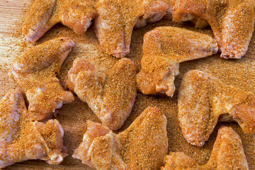 Flavor the chicken wings with spices and aromas