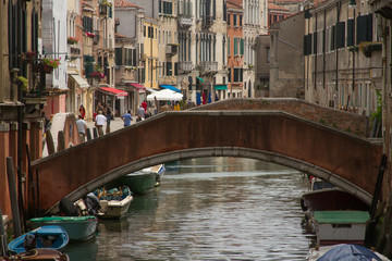 Fototapeta na wymiar Classic bridge in Venice