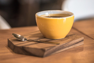 The background of yellow coffee mugs placed on ornamental plants, is a new design to serve the customers of today's cafes.