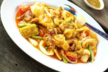 Fried squid with egg yolk.