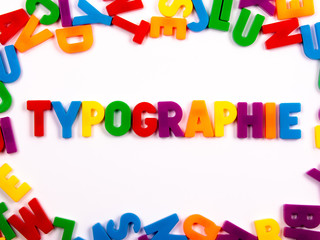 TYPOGRAPHIE in Buchstaben
