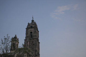 Fototapeta na wymiar Iglesia de Tepotzotlan en un atardecer