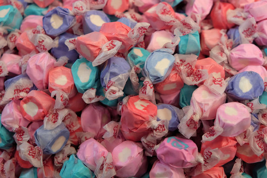 Multi-color taffy