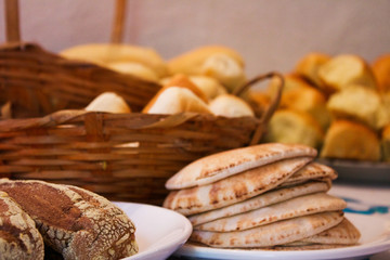 Mesa de pães e bolos