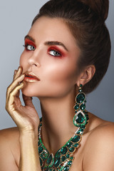 Obraz premium Sexy woman wearing big beautiful necklace with a lot of gems