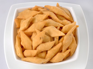 Shakar Para / Namak Para, a popular Indian snack enriched with carbofydrates and an instant source of energy as well. 