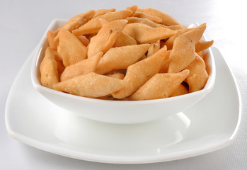 Shakar Para / Namak Para, a popular Indian snack enriched with carbofydrates and an instant source of energy as well. 