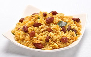 Namkeen Chivda / Namkeen Chewra, A blend of sweet and salty taste of light fried poha with peanuts.