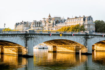 Fototapeta premium Landscape view of Concordia Bridge and residential buildings during the morning light in Paris