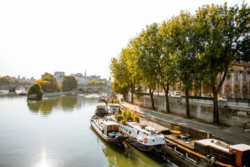Fototapeta na wymiar Landscape view of Seine river during the morning light in Paris