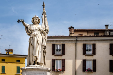 Brescia, monumento in piazza della Loggia