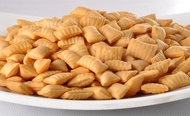 Shakarpara / Namakpara, a riched carbohydrate snack for a light treat 