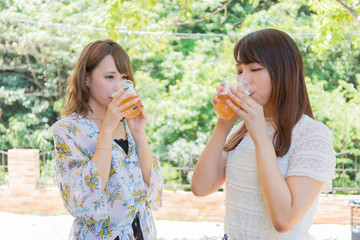 バカンス　ビール　乾杯　イメージ