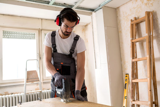 Skillful handyman makes carpentry work look easy