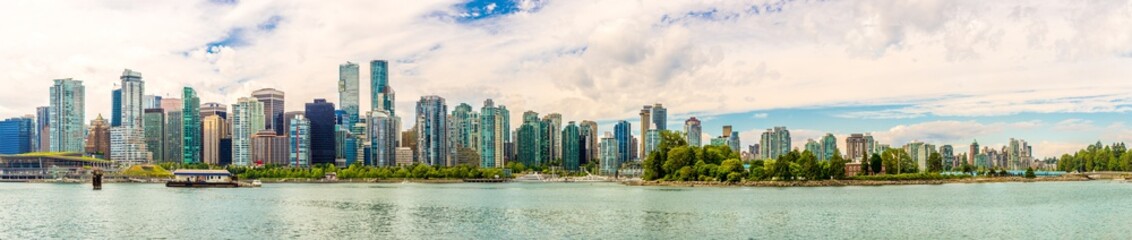Fototapeta na wymiar Panoramic view at the Vancouver Downtown from Stanley Park - Canada