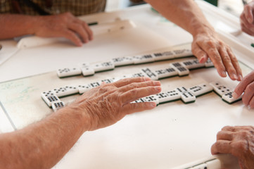 playing domino Calle ocho